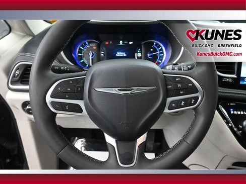 Used 2024 Chrysler Pacifica Select FWD image 31