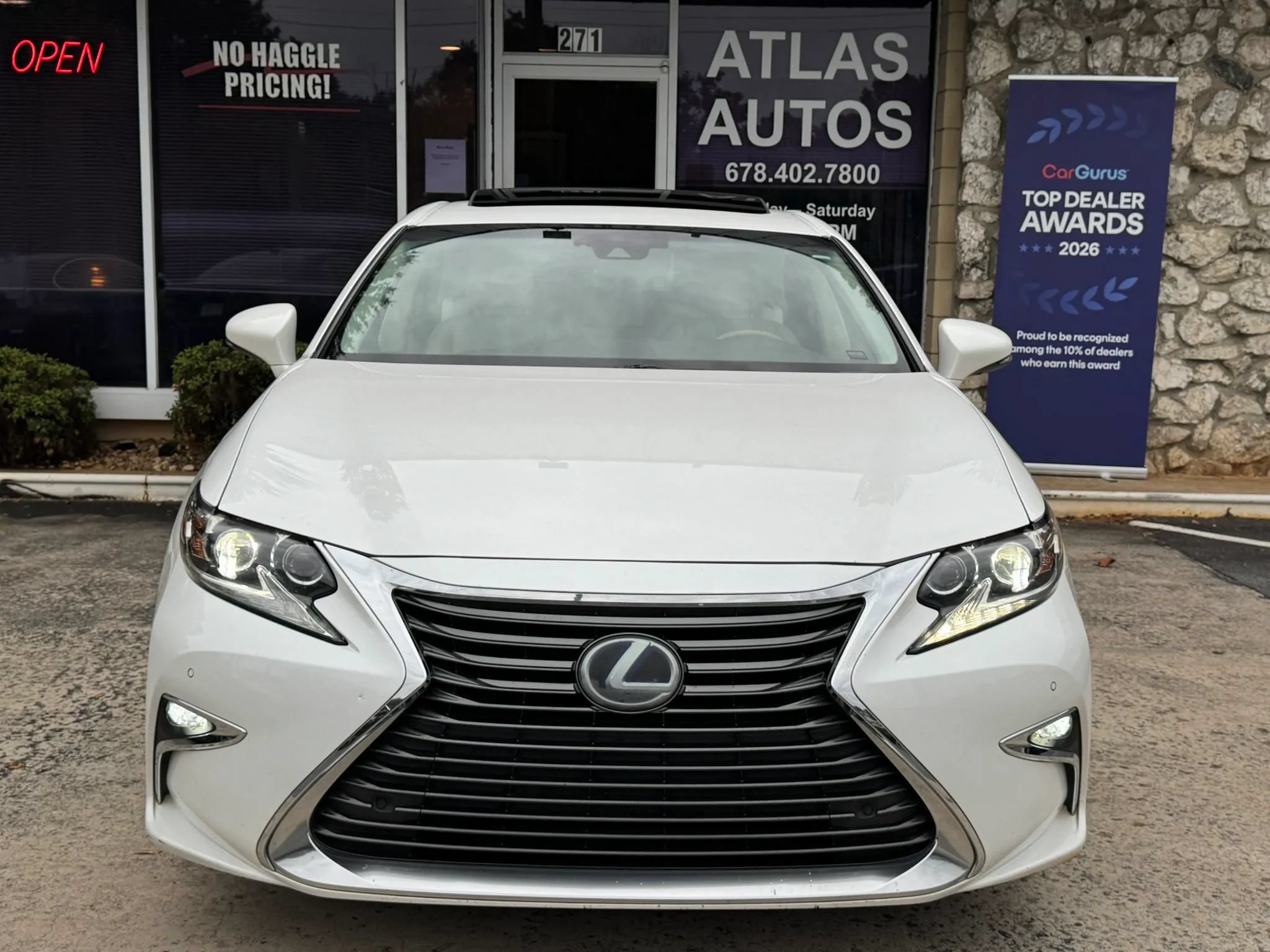 Used 2016 Lexus ES 300h FWD image 3