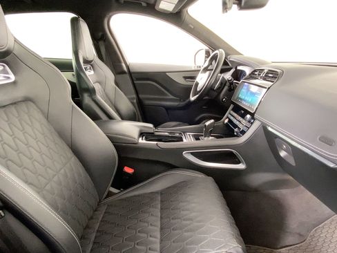 Used 2020 Jaguar F-PACE SVR image 26
