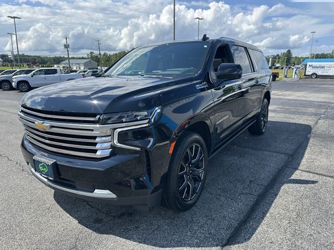 Certified 2023 Chevrolet Suburban High Country AWD/4WD image 3