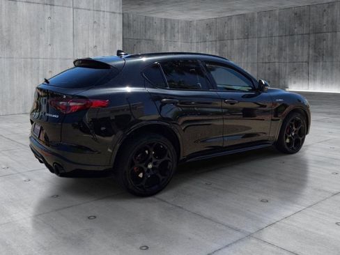 Used 2022 Alfa Romeo Stelvio Veloce AWD/4WD image 4