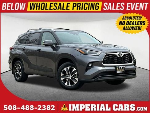 Used 2023 Toyota Highlander XLE AWD/4WD image 1