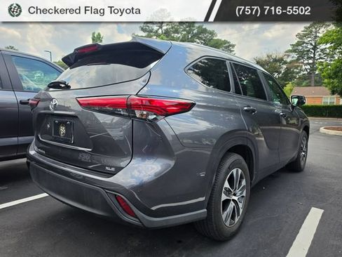 Used 2023 Toyota Highlander XLE FWD image 6
