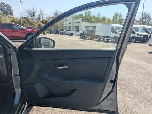 Used 2025 Nissan Sentra SV image 31