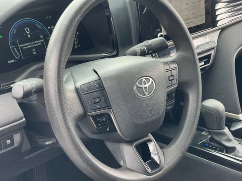 Used 2025 Toyota Camry LE FWD image 8