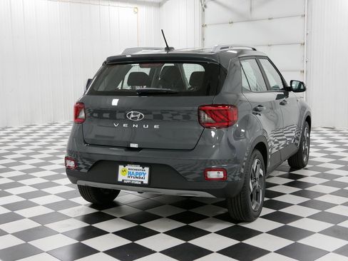 Used 2025 Hyundai Venue SEL image 4