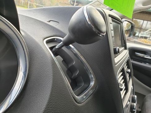 Used 2016 Dodge Grand Caravan SXT w/ Rear Park Assist Package image 20