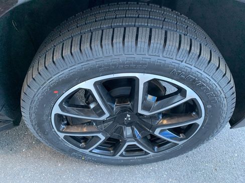 Used 2022 Chevrolet Tahoe RST w/ Luxury Package image 12