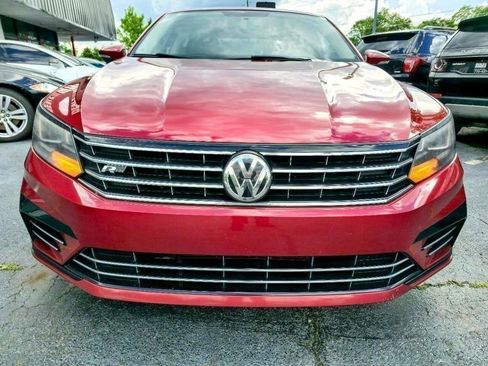 Used 2018 Volkswagen Passat 2.0T R-Line image 2