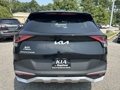 Used 2023 Kia Sportage EX FWD image 3