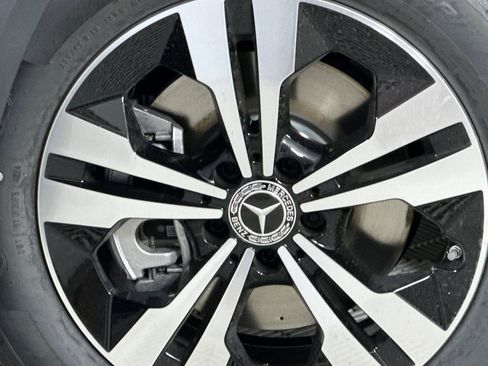 Certified 2025 Mercedes-Benz GLA 250 4MATIC image 11