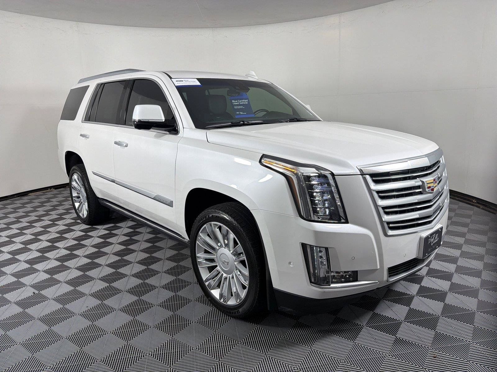 Used 2019 Cadillac Escalade Platinum AWD/4WD image 1