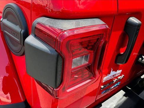 Used 2025 Jeep Wrangler Unlimited Sahara AWD/4WD image 25