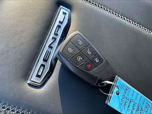 Used 2025 GMC Yukon Denali image 11