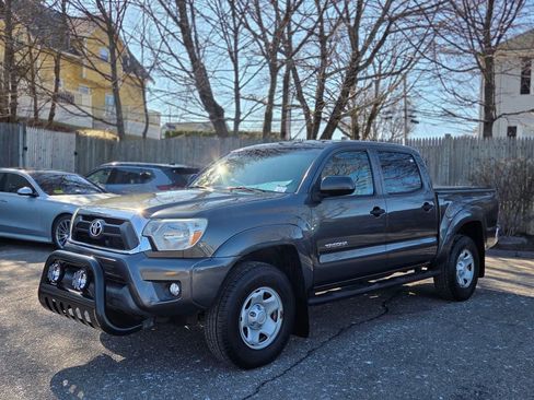 Used 2015 Toyota Tacoma 4x4 Double Cab w/ SR5 Package image 2