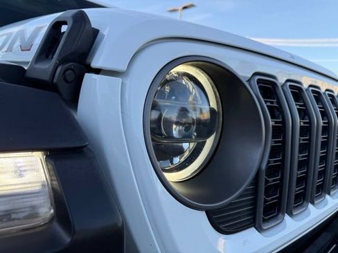 Used 2025 Jeep Wrangler Unlimited Rubicon AWD/4WD image 10