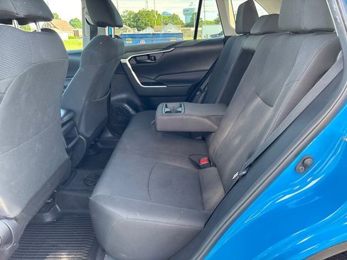 Used 2020 Toyota RAV4 LE w/ All Weather Liner Package AWD/4WD image 12