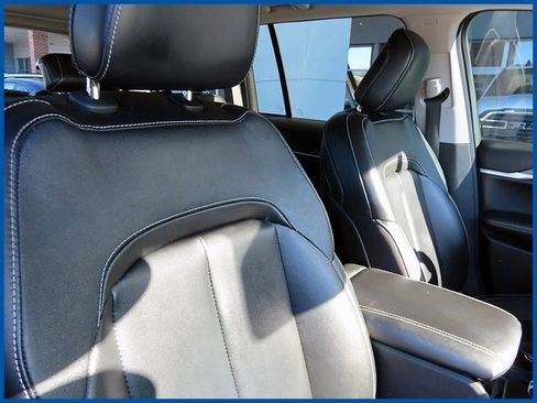 Certified 2023 Jeep Grand Cherokee Limited w/ Black Appearance Package image 9