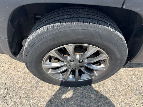 Used 2020 Jeep Cherokee Latitude Lux w/ Comfort/Convenience Group AWD/4WD image 8