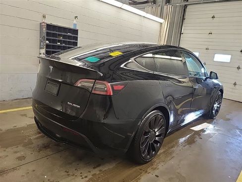 Used 2024 Tesla Model Y Performance image 5
