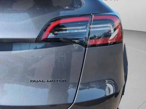 Used 2023 Tesla Model Y Long Range image 32