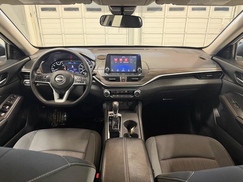 Used 2025 Nissan Altima 2.5 SV FWD image 24