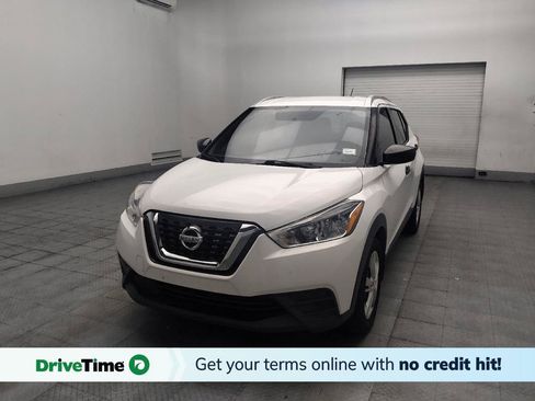 Used 2019 Nissan Kicks S FWD image 1