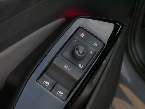 Certified 2023 Volkswagen ID.4 Pro S AWD/4WD image 19