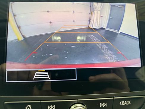 Used 2022 Chevrolet Malibu LT FWD image 17