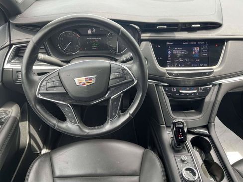 Used 2023 Cadillac XT5 Premium Luxury FWD image 2