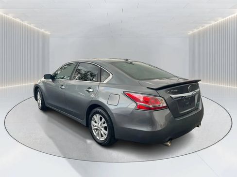 Used 2014 Nissan Altima 2.5 S w/ Sport Value Package FWD image 7