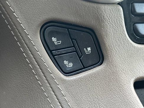 Used 2019 GMC Yukon XL SLT w/ Open Road Package RWD image 30
