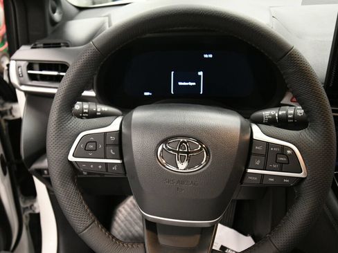 Used 2026 Toyota Sienna Platinum AWD/4WD image 12