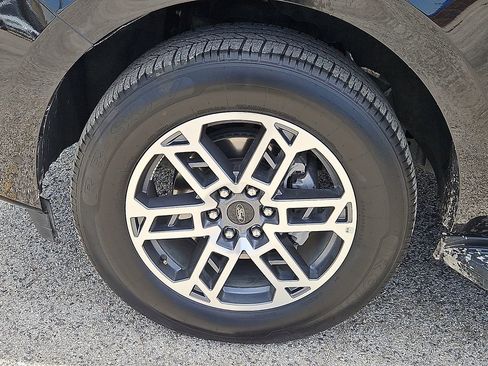 Used 2025 Ford Expedition Active AWD/4WD image 13