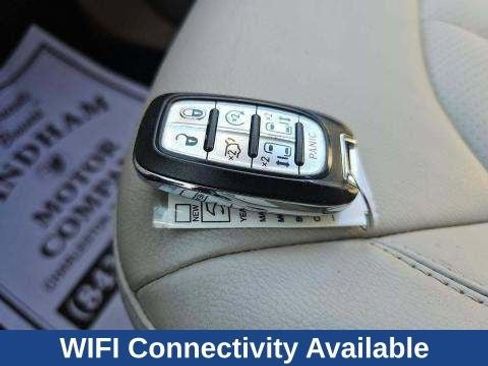 Used 2021 Chrysler Pacifica Touring-L image 11