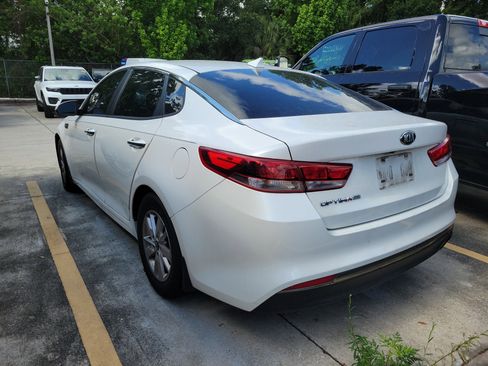 Used 2017 Kia Optima LX FWD image 2