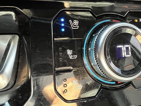 Used 2024 GMC Sierra 2500 AT4 w/ AT4 Preferred Package image 34