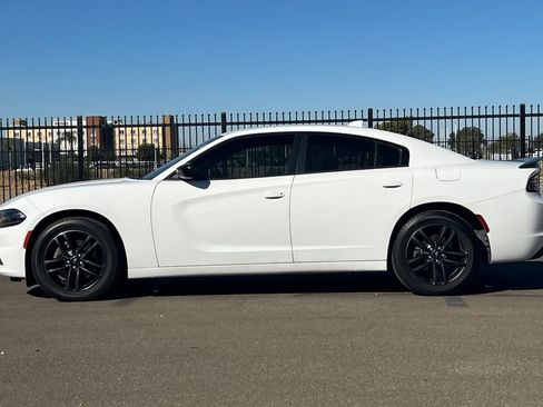 Used 2019 Dodge Charger SXT w/ Blacktop Package AWD/4WD image 9