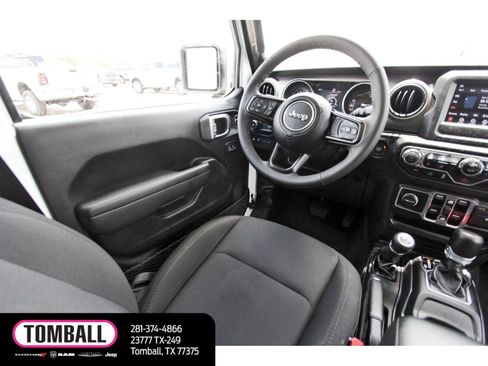 Used 2023 Jeep Wrangler Unlimited w/ Cold Weather Group AWD/4WD image 9