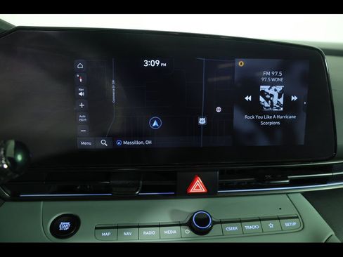 Used 2025 Hyundai Elantra Limited FWD image 13