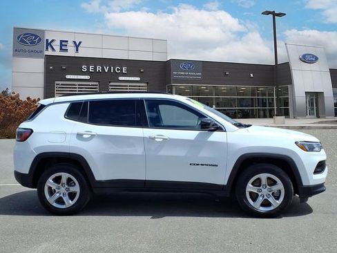 Used 2024 Jeep Compass Latitude w/ Altitude Special Edition AWD/4WD image 4
