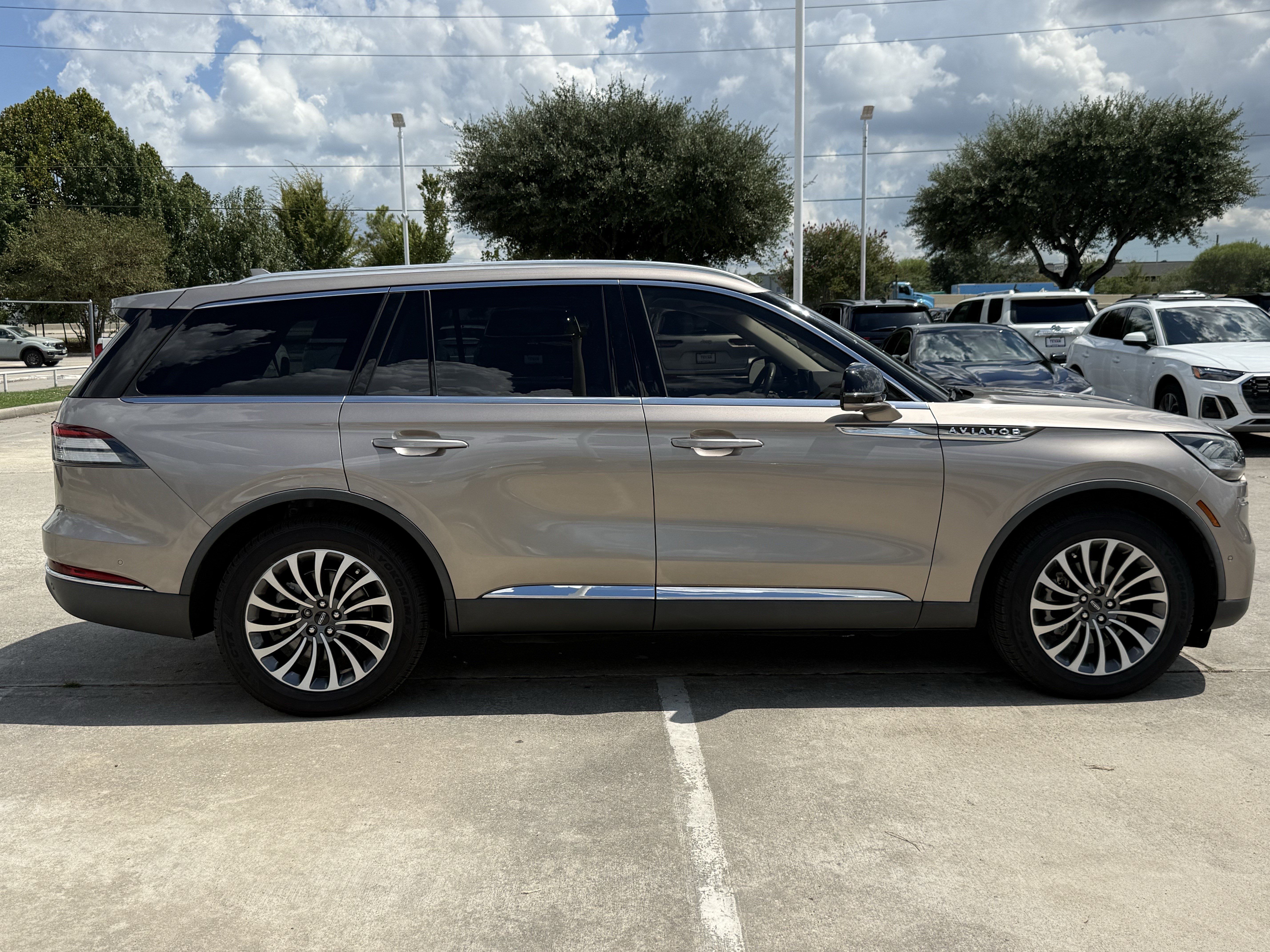 Used 2020 Lincoln Aviator Reserve w/ Equipment Group 201A AWD/4WD image 3