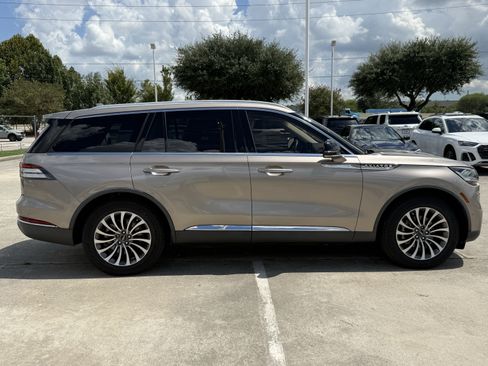 Used 2020 Lincoln Aviator Reserve w/ Equipment Group 201A AWD/4WD image 3