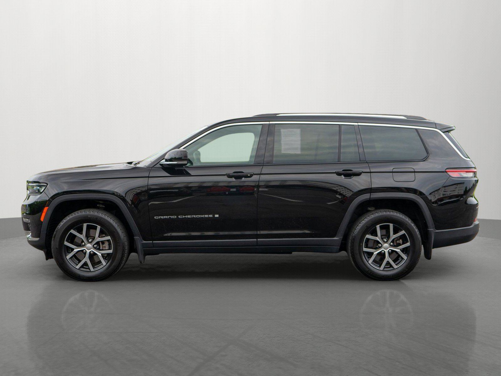 Used 2023 Jeep Grand Cherokee L Limited w/ Trailer Tow Group (B) AWD/4WD image 4