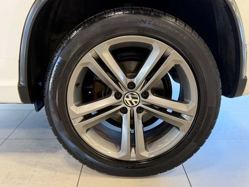 Used 2017 Volkswagen Tiguan Sport AWD/4WD image 36