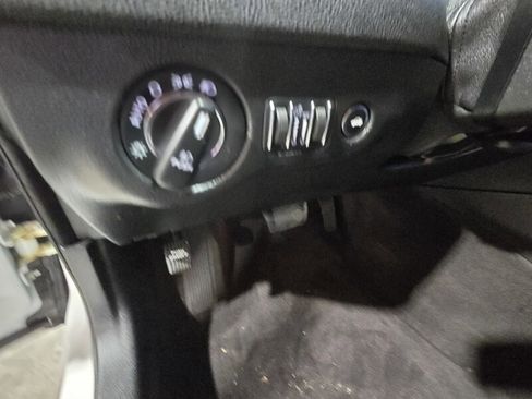 Used 2019 Chrysler 300 S image 13