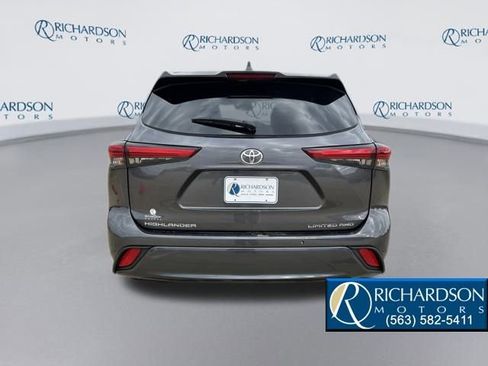 Used 2023 Toyota Highlander L image 4