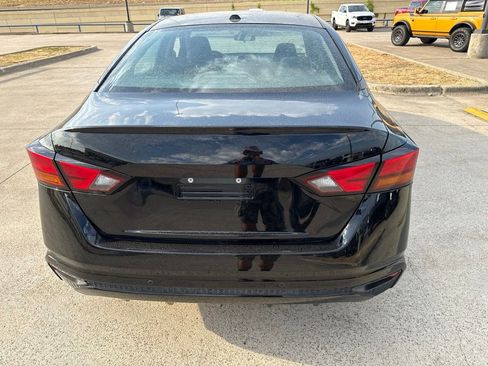 Used 2024 Nissan Altima 2.5 SV FWD image 9