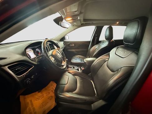 Used 2019 Jeep Cherokee Limited image 22