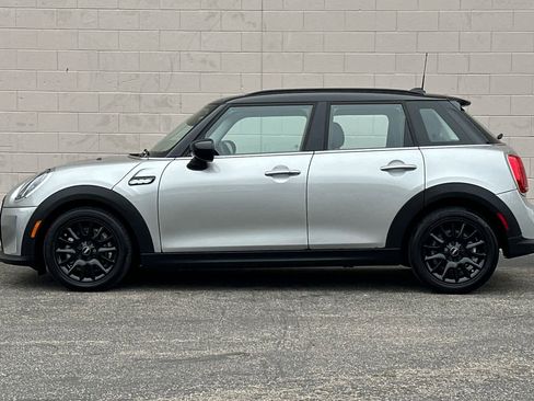 Used 2024 MINI Cooper 4-Door Hardtop image 9